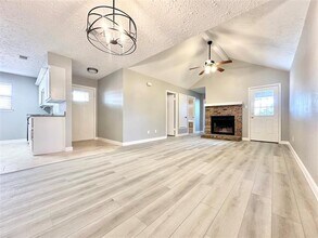 1002 Bull Run St in Denton, TX - Building Photo - Building Photo