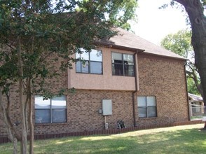 West Oak Village in Sulphur Springs, TX - Building Photo - Building Photo