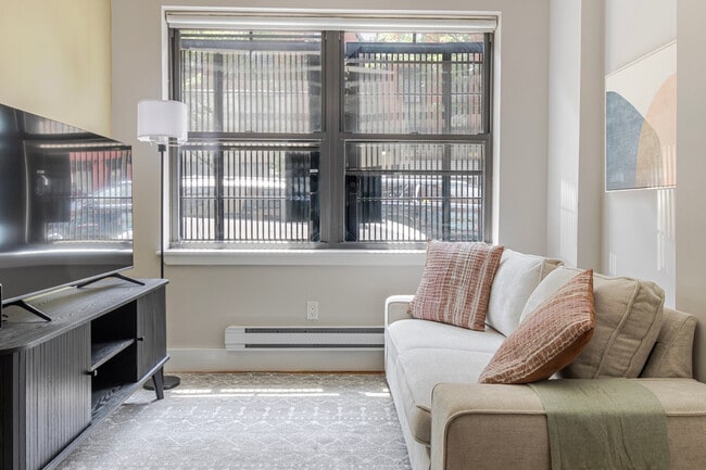 515 W 47th St in New York, NY - Building Photo - Building Photo