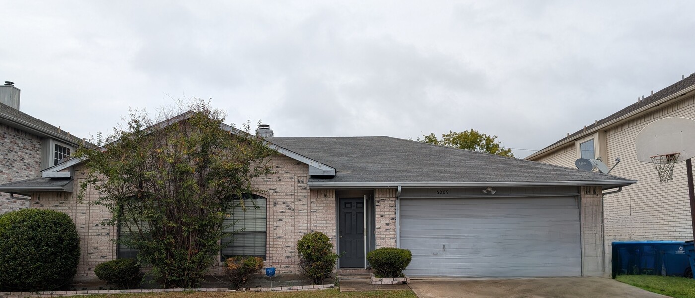 6009 Cypress Dr in Rowlett, TX - Building Photo