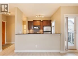 7388 Macpherson Ave in Burnaby, BC - Building Photo