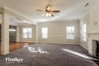 5703 Parkstone Drive in Matthews, NC - Foto de edificio - Building Photo