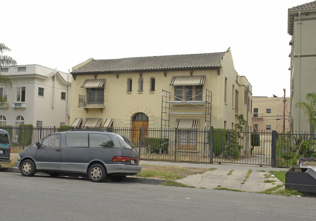 232 S Alexandria Ave in Los Angeles, CA - Building Photo