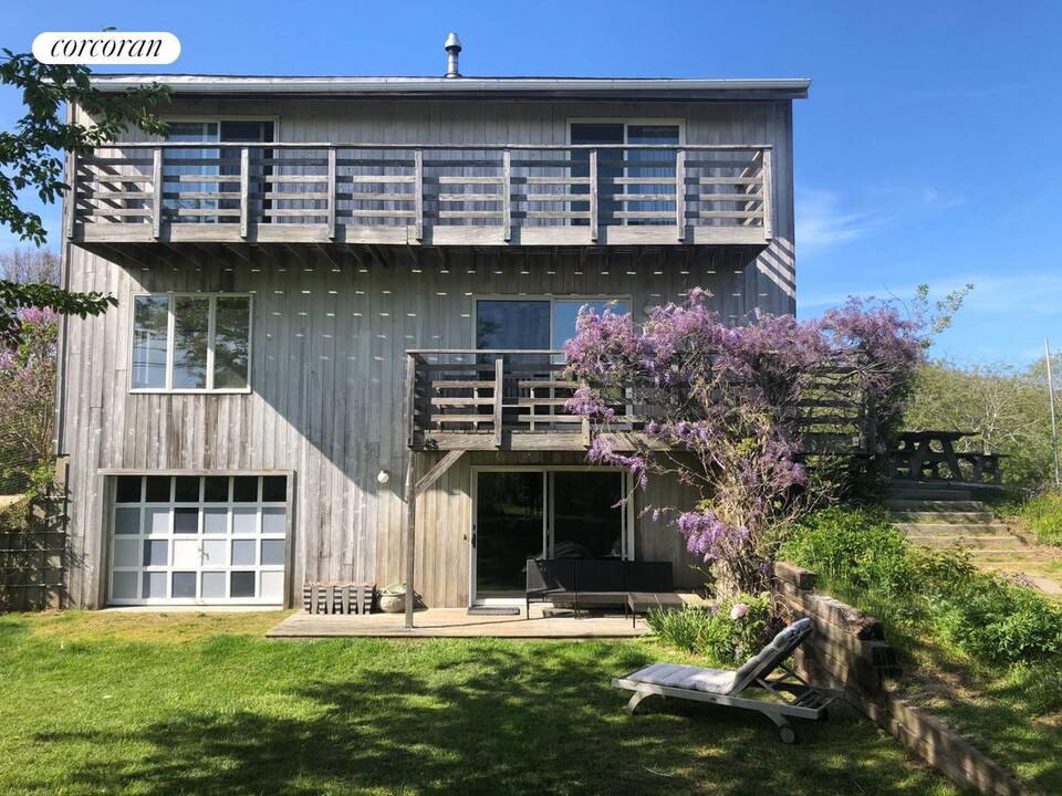 65 Seaside Ave in Montauk, NY - Building Photo