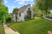 706 Thayer Ave in Los Angeles, CA - Foto de edificio - Building Photo