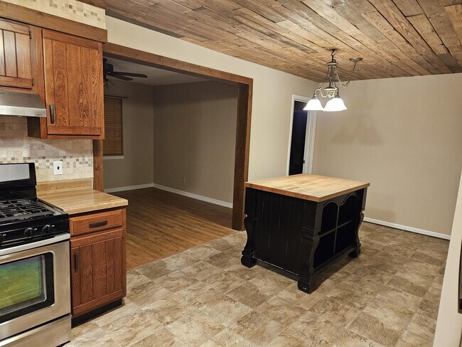 2832 Clyburne St in Hueytown, AL - Building Photo - Building Photo