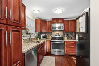 7329 Ash St in Prairie Village, KS - Building Photo - Building Photo