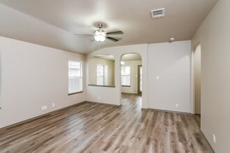 316 Hummingbird Dr in New Braunfels, TX - Building Photo - Building Photo