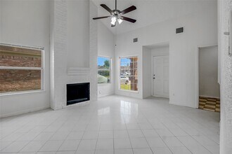 13718 Vira Ln in Houston, TX - Building Photo - Building Photo