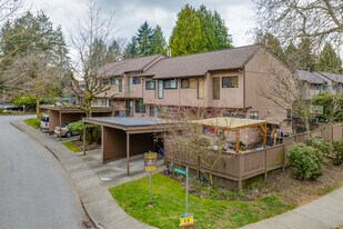 4201-4703 Birchwood Cres in Burnaby, BC - Building Photo