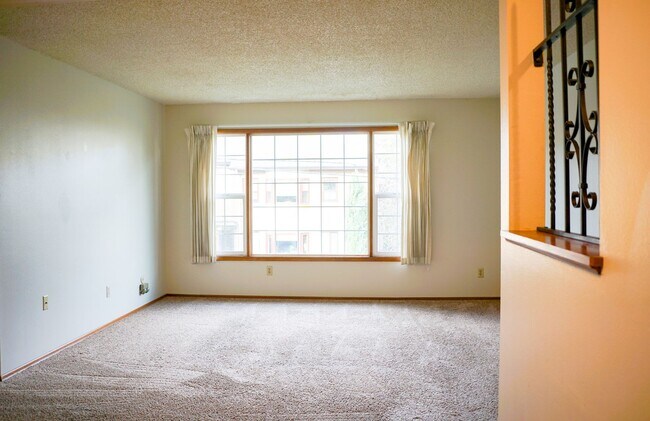 2130 NE Clackamas St in Portland, OR - Building Photo - Building Photo