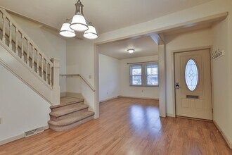 1104 Elm St in Bethlehem, PA - Building Photo - Building Photo