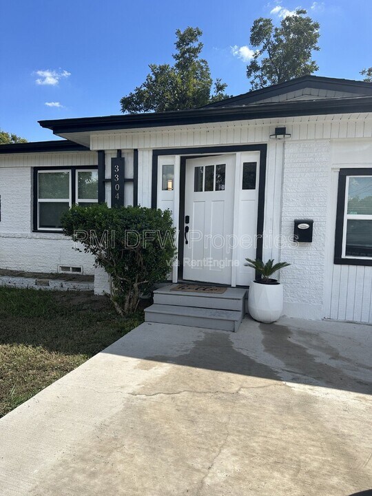3304 Mayhew Dr in Dallas, TX - Building Photo