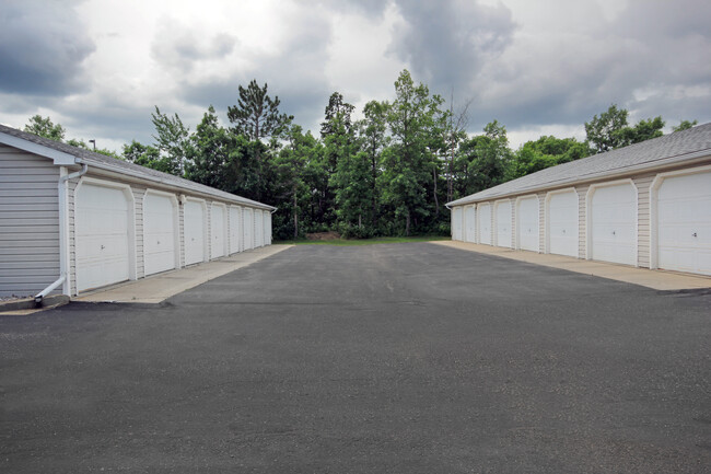 Regency Park North in Bemidji, MN - Foto de edificio - Building Photo