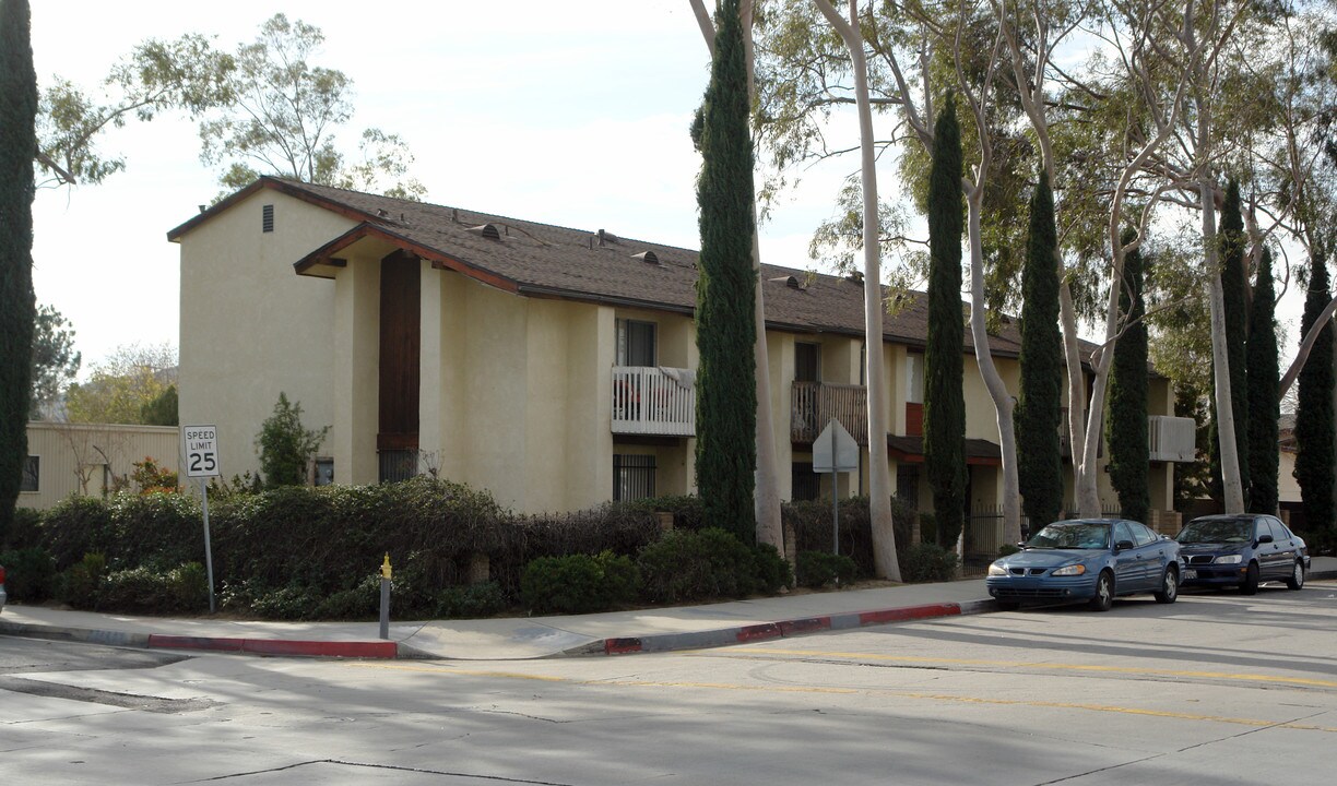 1139 Hill Dr in San Bernardino, CA - Foto de edificio
