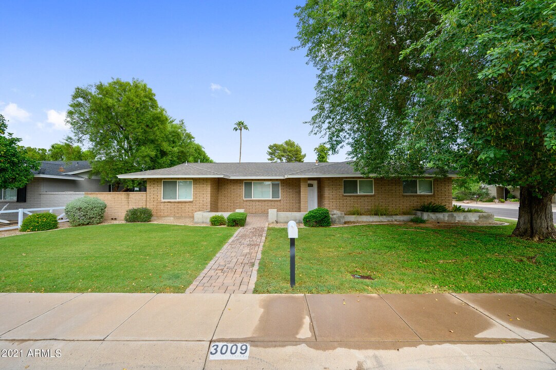 3009 N 49th St in Phoenix, AZ - Building Photo