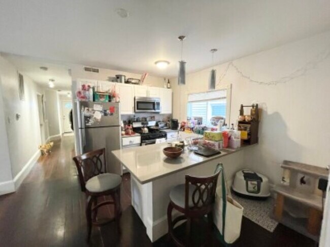 32 Rawson St, Unit 2 in Boston, MA - Building Photo - Building Photo