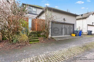 5037 N Cecelia St in Portland, OR - Foto de edificio - Building Photo