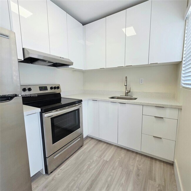 property at 2140 Biarritz Dr