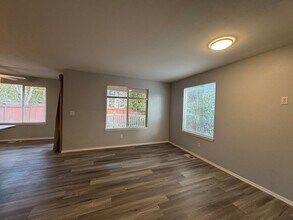 1282 NW Amanda Loop in Silverdale, WA - Building Photo - Building Photo