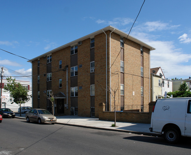 53-59 Clover St in Newark, NJ - Foto de edificio - Building Photo