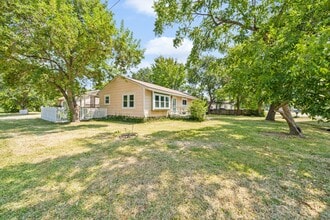 2218 12th Ave N in Texas City, TX - Building Photo - Building Photo