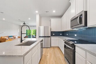 17013 Adoro Dr in Manor, TX - Building Photo - Building Photo