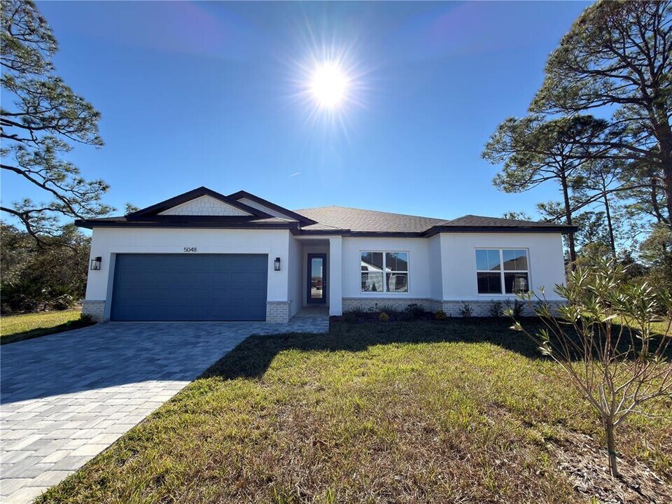 5048 San Ignacio Dr in Sebring, FL - Building Photo