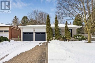 24 Coral Harbour Crescent in Markham, ON - Building Photo