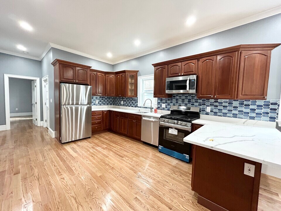 3 Grafton St, Unit 2 in Boston, MA - Building Photo