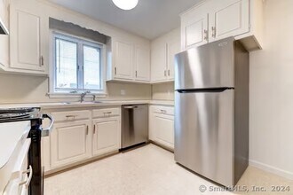 54 Oak St in Middletown, CT - Building Photo - Building Photo