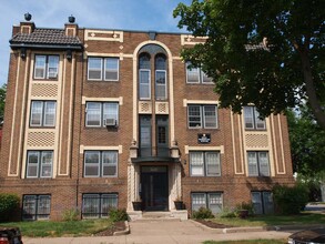 2600 Pleasant Ave S in Minneapolis, MN - Building Photo - Interior Photo