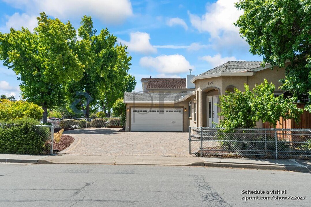 229 Bixby Dr in Milpitas, CA - Building Photo
