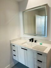 28 South St, Unit 204 in Somerville, MA - Foto de edificio - Building Photo