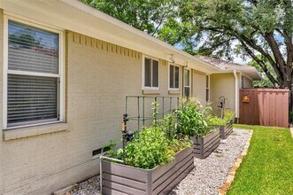 6815 Ravendale Ln in Dallas, TX - Building Photo - Building Photo
