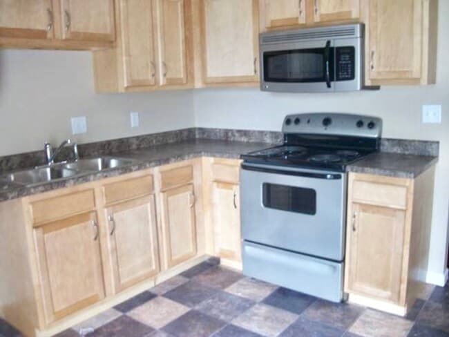 818-820 Deerfield Rd in Chatham, IL - Building Photo - Building Photo