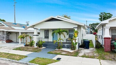 2404 Corrine St in Tampa, FL - Building Photo - Building Photo