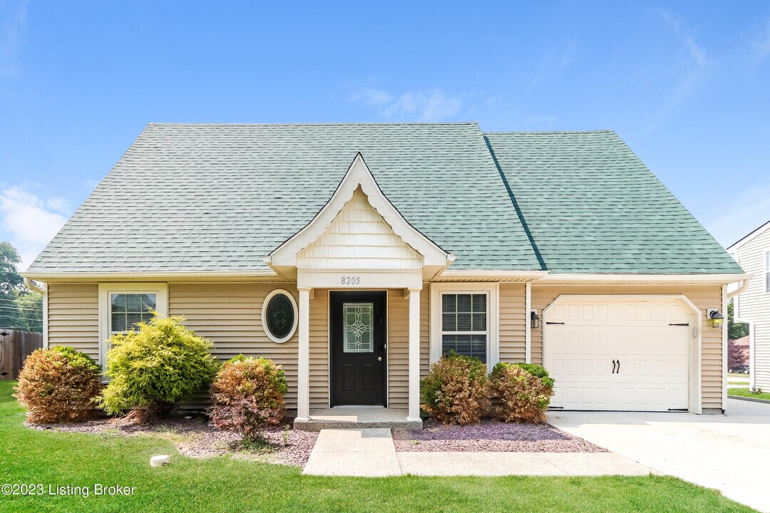 8205 Rachel Ln in Sellersburg, IN - Foto de edificio