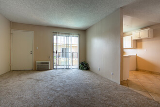 Union Plaza in Paramount, CA - Building Photo - Interior Photo