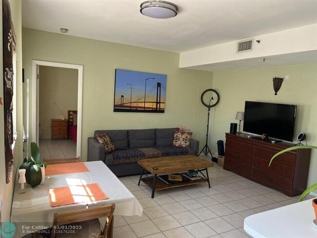 1255 Pennsylvania Ave in Miami Beach, FL - Building Photo - Building Photo
