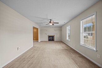 102 White Stone Ct in Jacksonville, NC - Building Photo - Building Photo