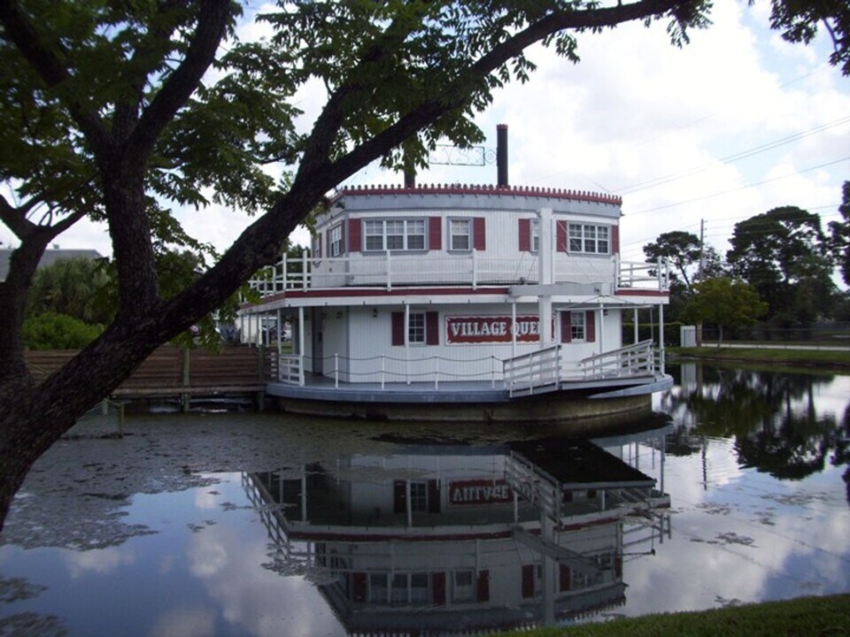 5900 Village Cir N in Orlando, FL - Building Photo