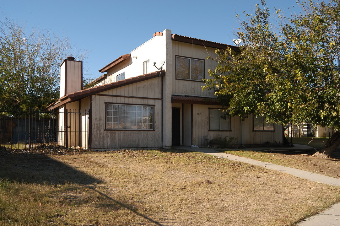 1080 N Vista Ave in Rialto, CA - Building Photo