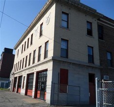 74 Carroll St in Binghamton, NY - Foto de edificio - Building Photo