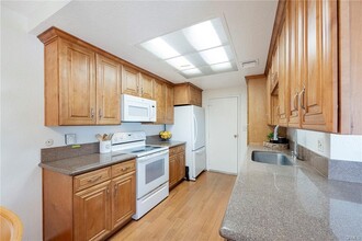 5581 Crescent Ave in Cypress, CA - Foto de edificio - Building Photo