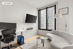 4530 Pearson St in Queens, NY - Building Photo