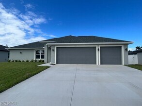 4334 SW 9th Pl in Cape Coral, FL - Building Photo - Building Photo