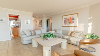 1000 Quayside Ter, Unit 812 in Miami, FL - Building Photo - Building Photo