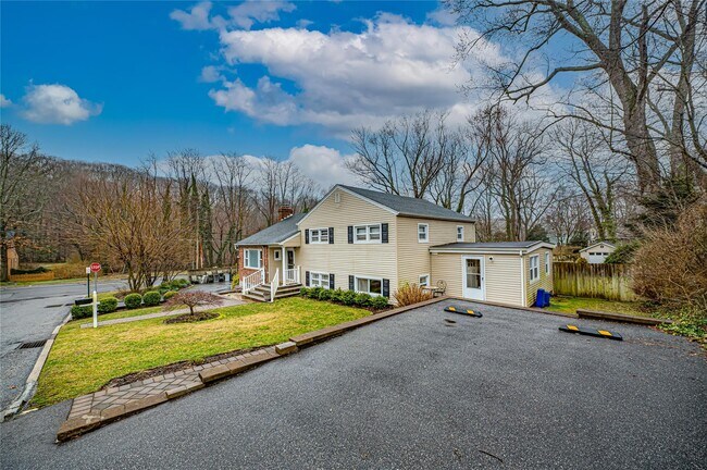 580 Park Ave in Huntington, NY - Building Photo - Building Photo