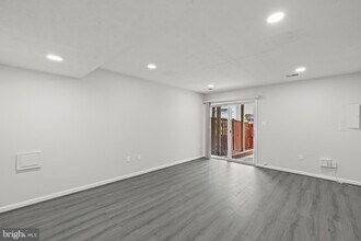 2448 Rolling Plains Dr, Unit Upper in Herndon, VA - Building Photo - Building Photo